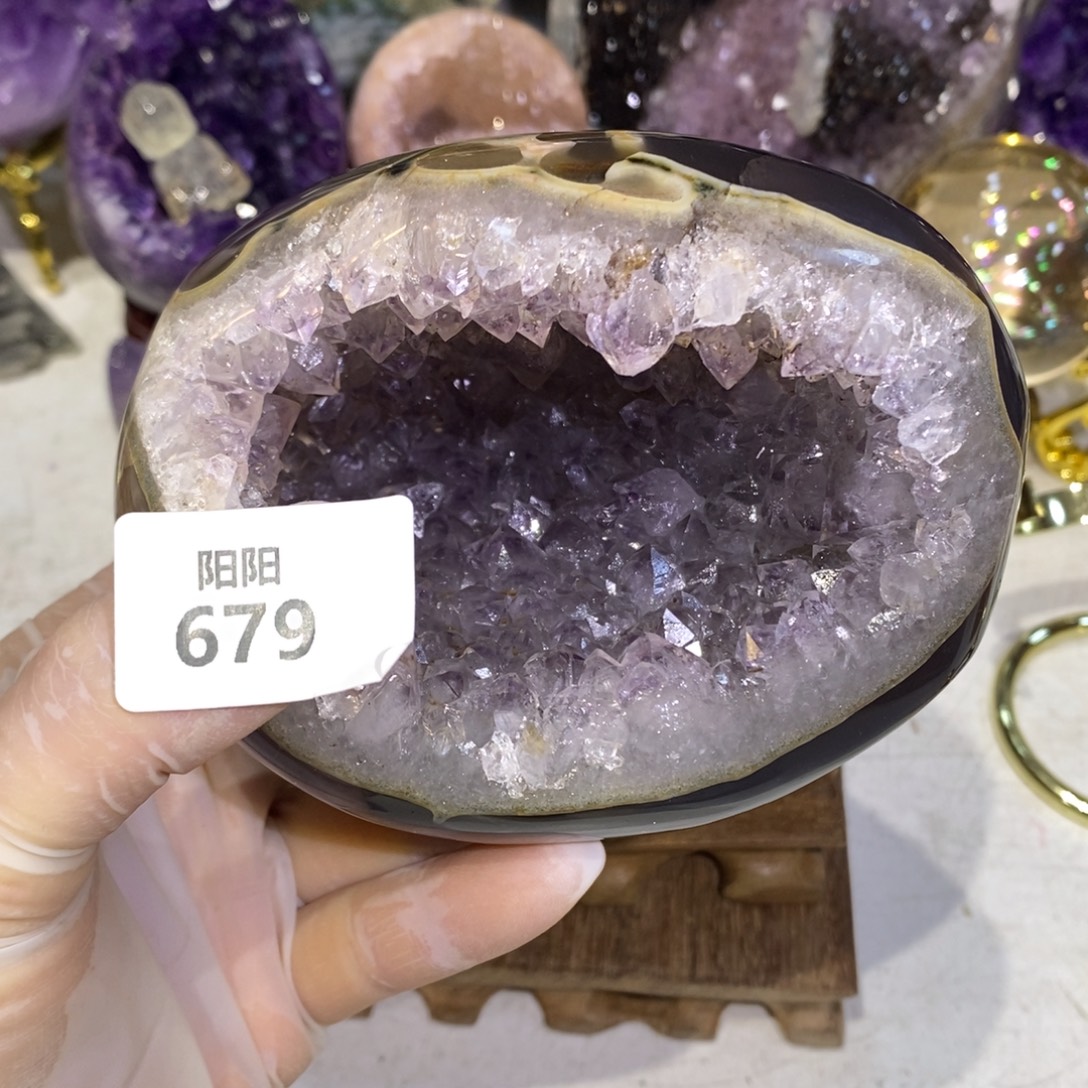 飞***丽未镶嵌紫晶大型摆件（非配饰）