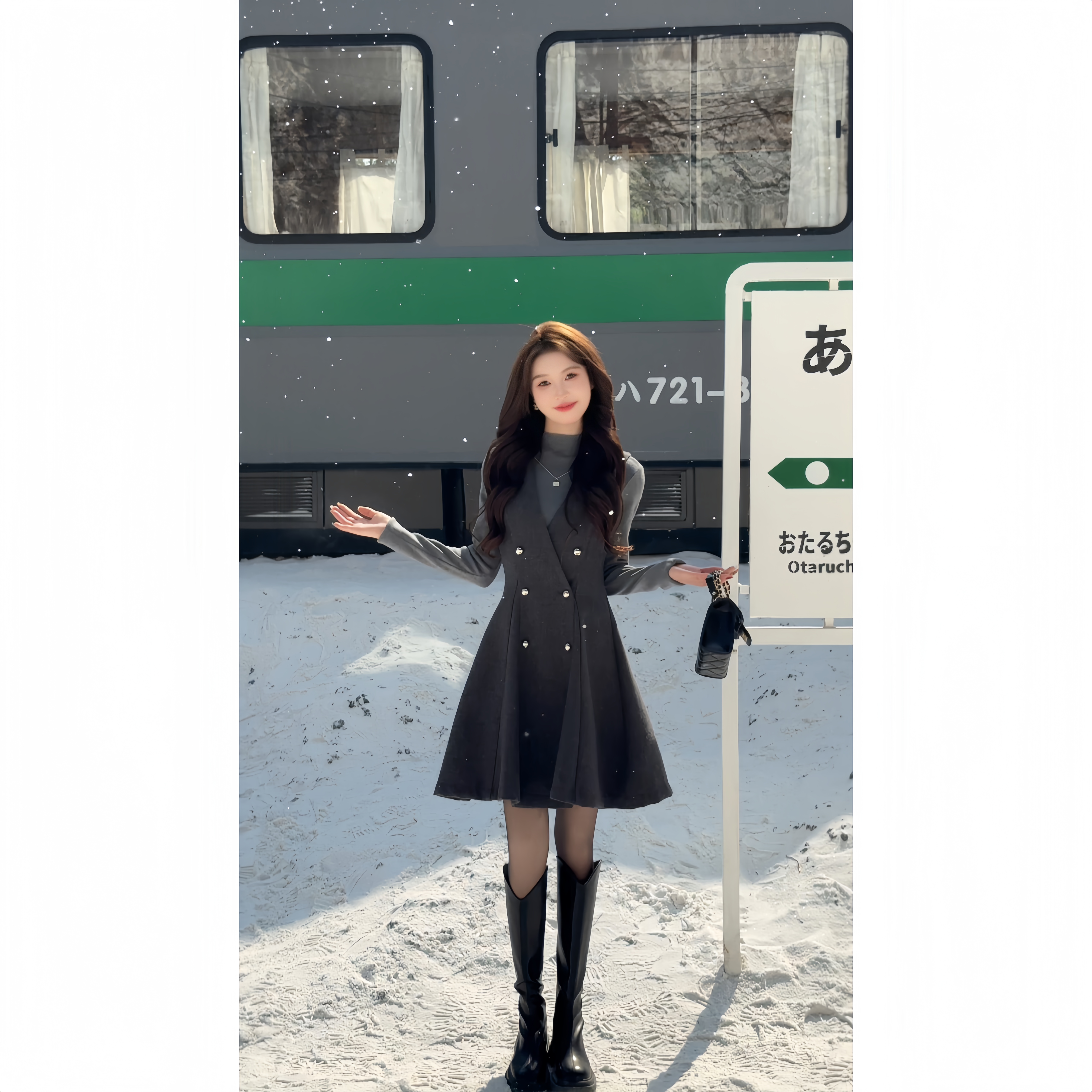 《千金法则》秋冬重工细闪带项链打底衫+背心裙两件套