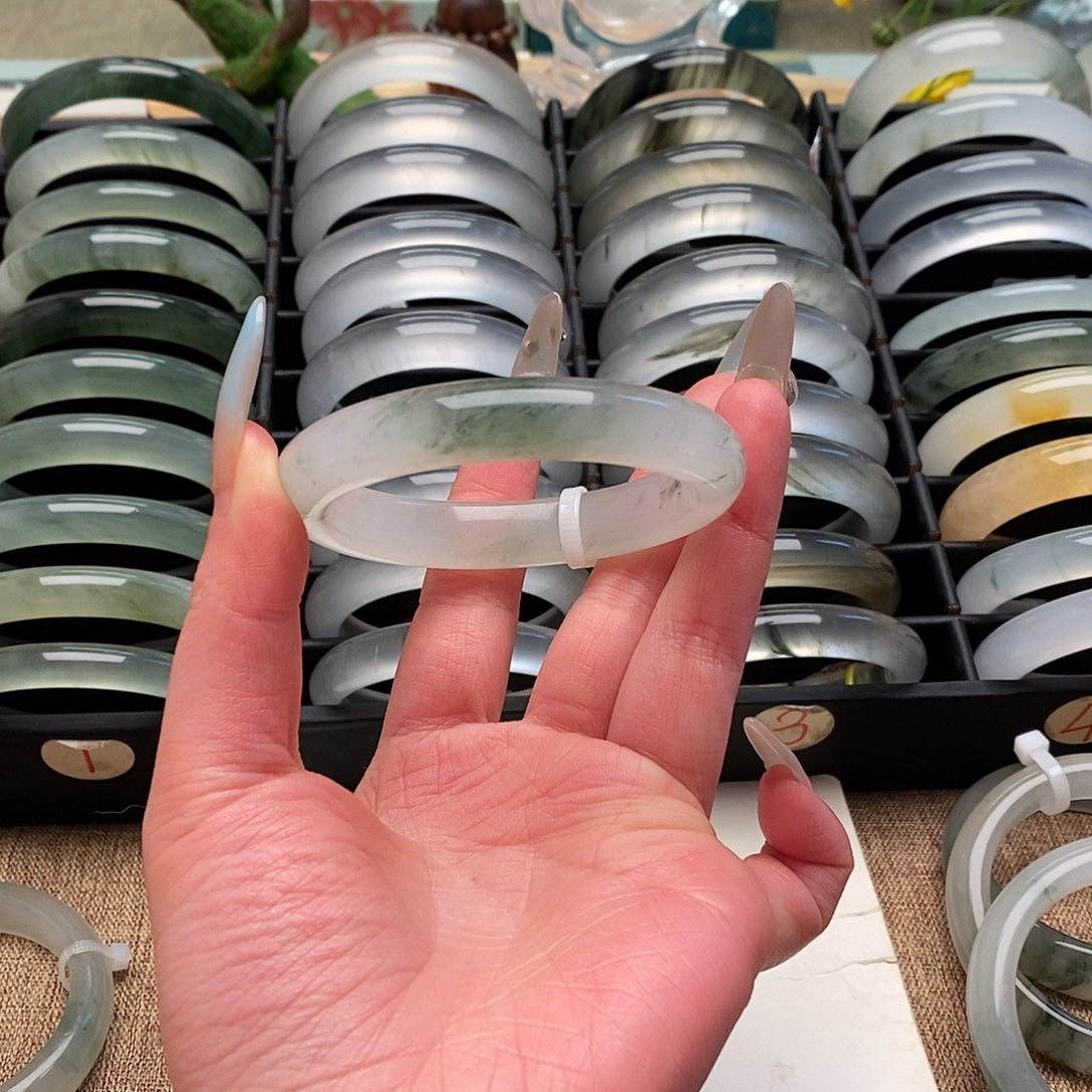 石英质玉未镶嵌手镯