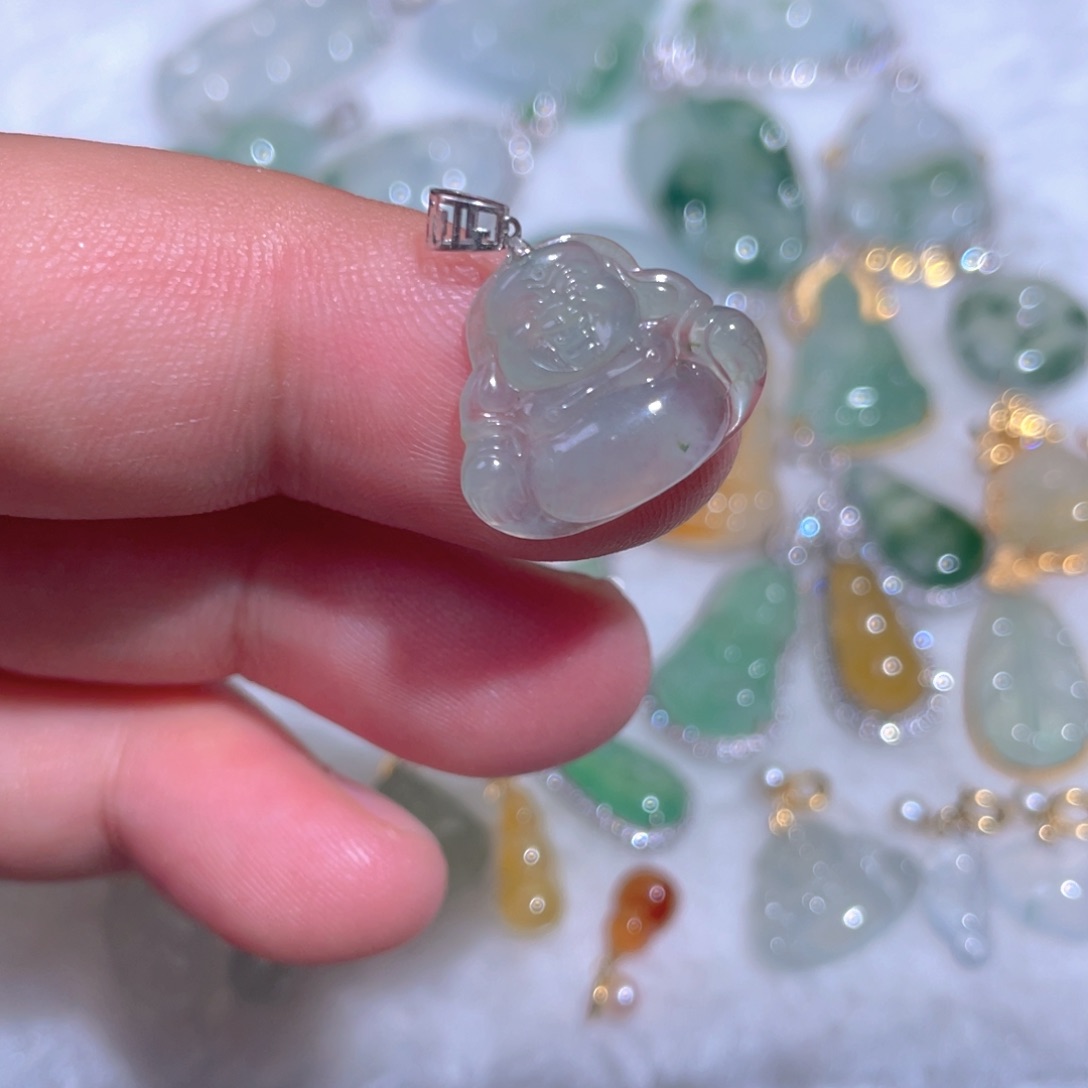 颈饰18K金镶嵌翡翠