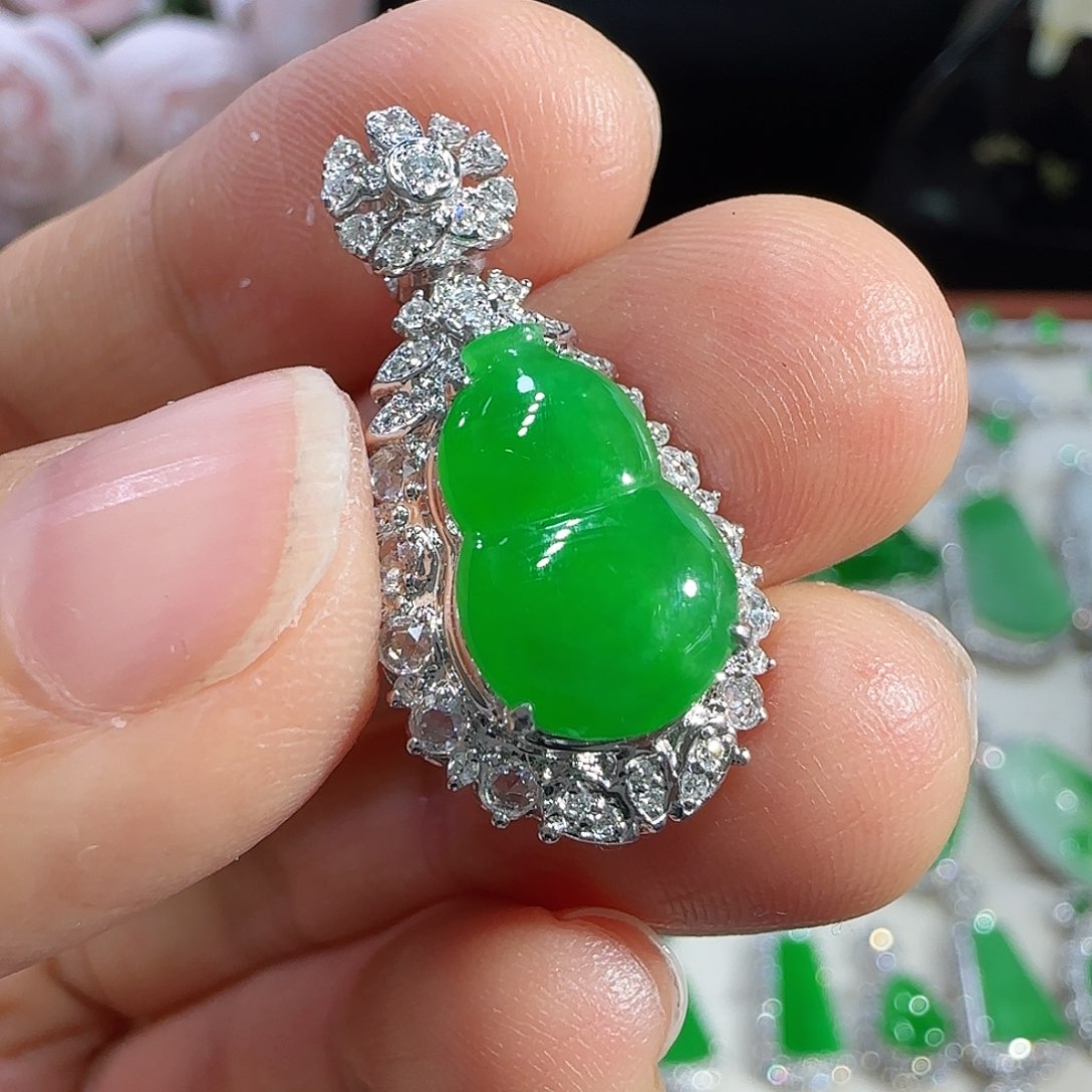 翡翠吊坠(不含链)18K金镶嵌