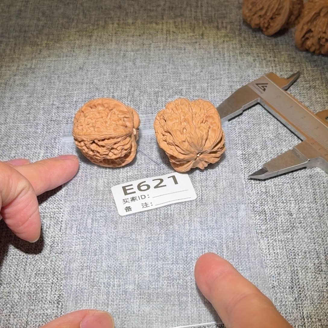 文玩核桃吊坠白狮子621
