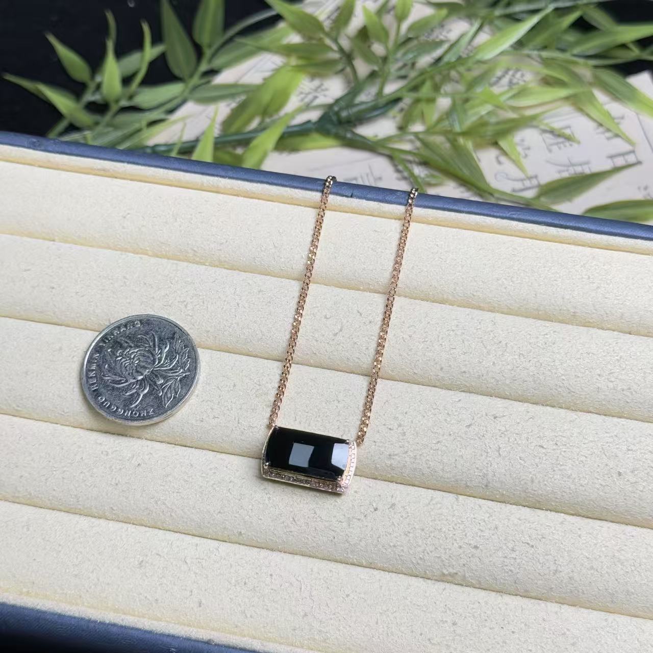 思懿珠宝   18K墨翠项链吊坠-9800-1-MN-多样性发一