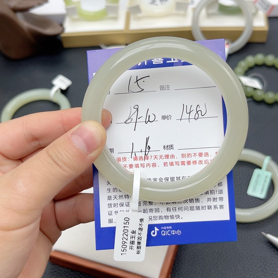 【闪购商品】和田玉手镯未镶嵌昨****梦