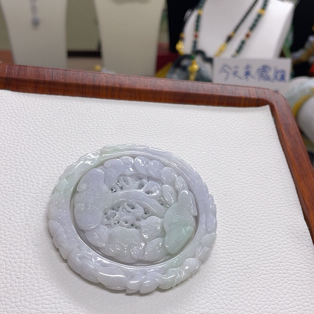 翡翠未镶嵌颈饰套镯