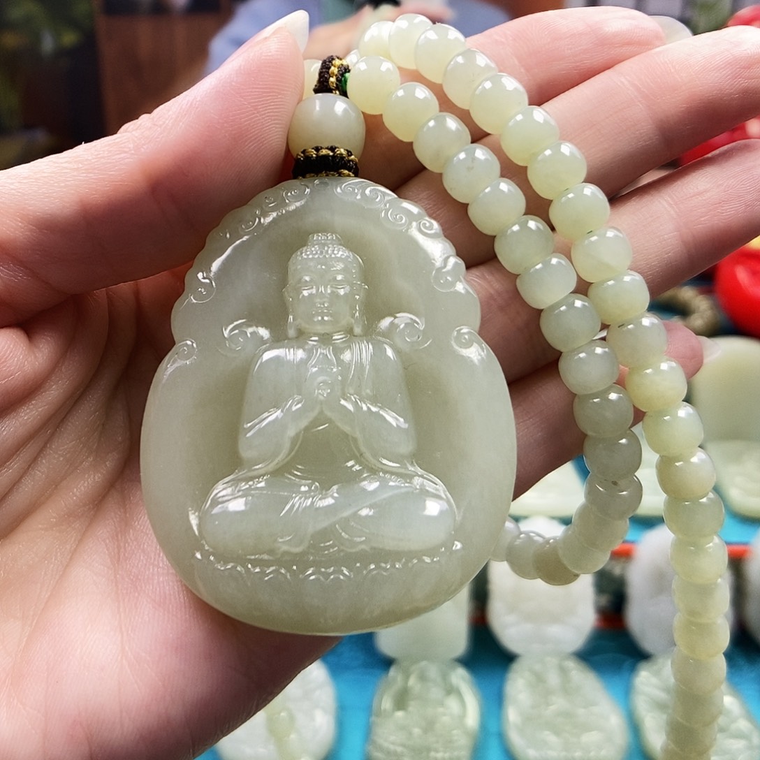 和田玉未镶嵌颈饰004属羊和猴佩戴大日如来
