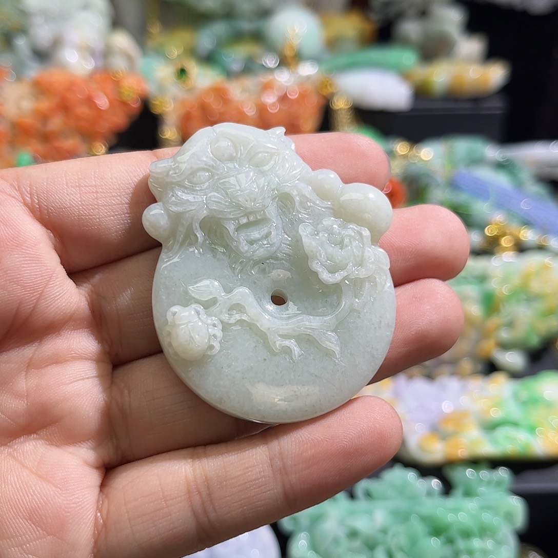 翡翠未镶嵌颈饰待编织