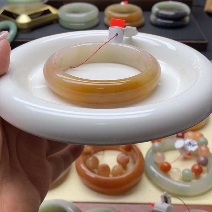 石英质玉手镯未镶嵌