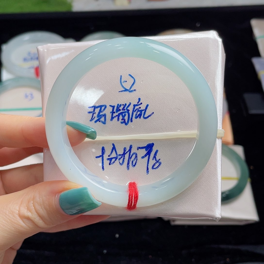 翡翠手镯未镶嵌缅甸翡翠手镯38