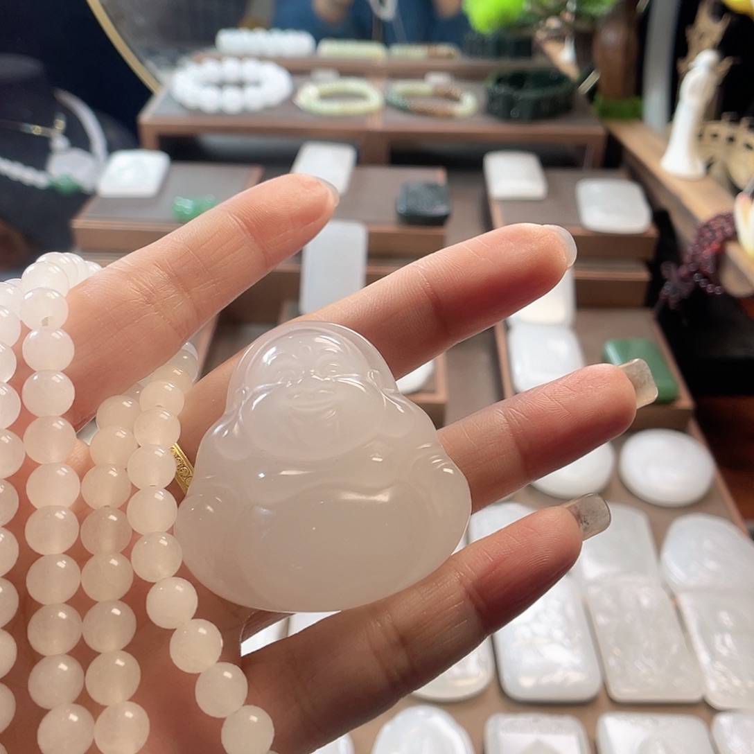 奔***蒜石英质玉（金丝玉）未镶嵌颈饰新疆金丝玉