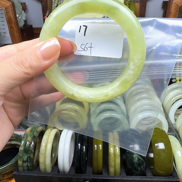 惠****未镶嵌蛇纹石玉手镯