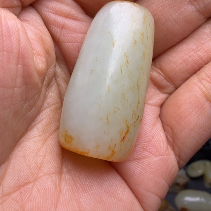 L***i和田玉（糖玉）未镶嵌珠宝半成品