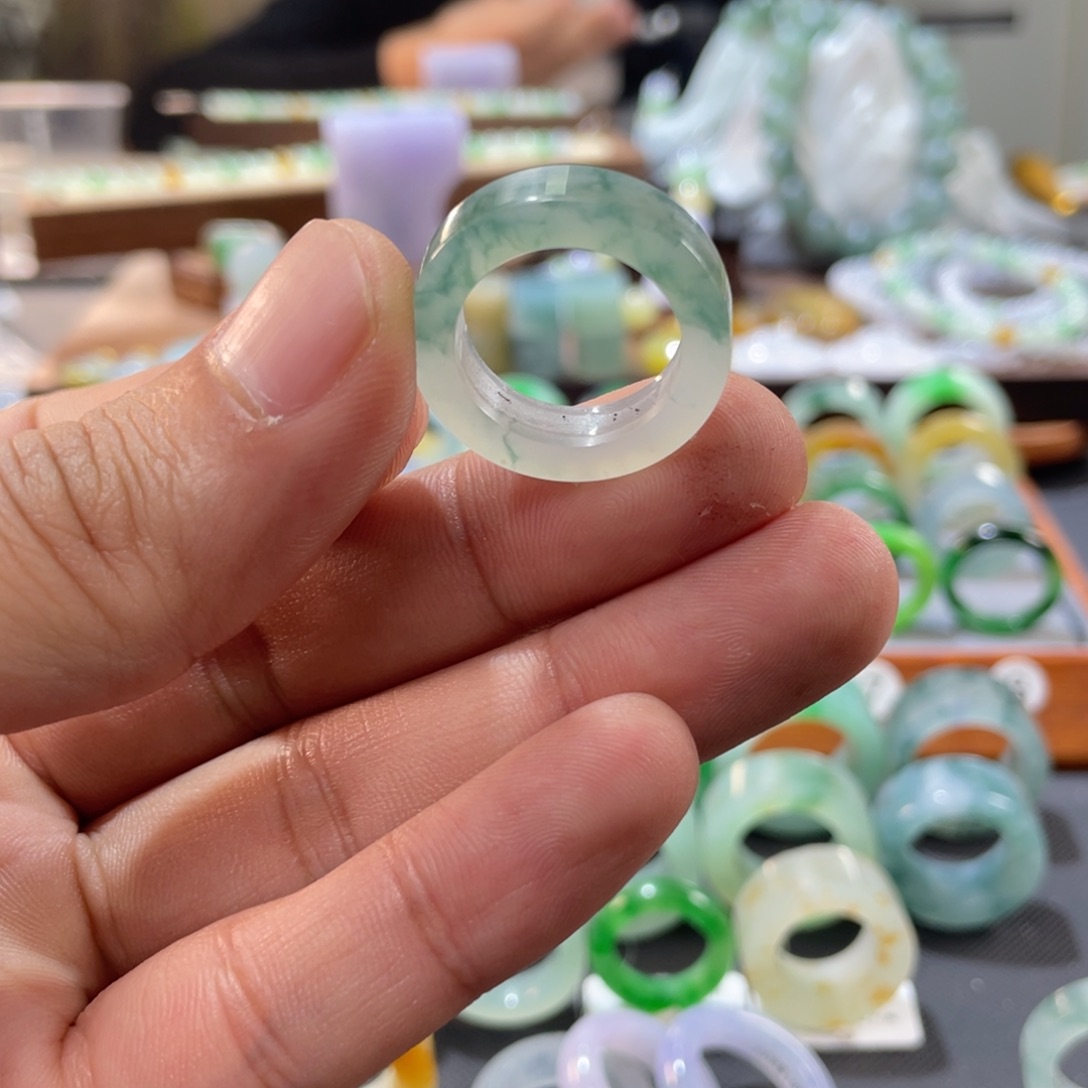 定制翡翠未镶嵌迟***央翡翠