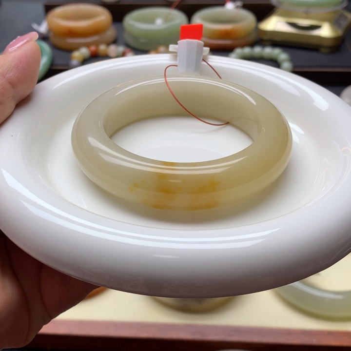未镶嵌手镯石英岩玉