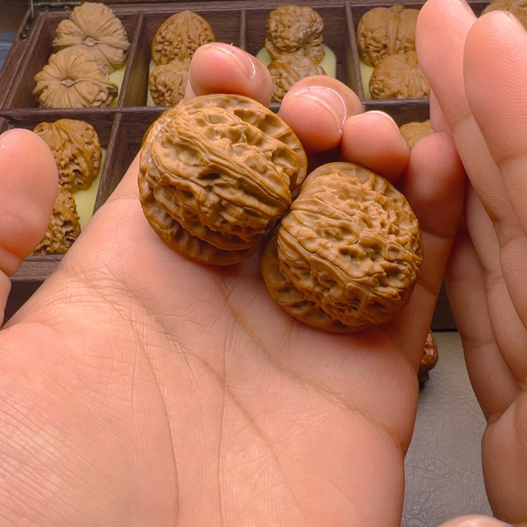 文玩核桃把件三角白