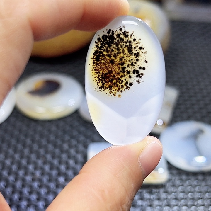 玛瑙/玉髓未镶嵌珠宝半成品