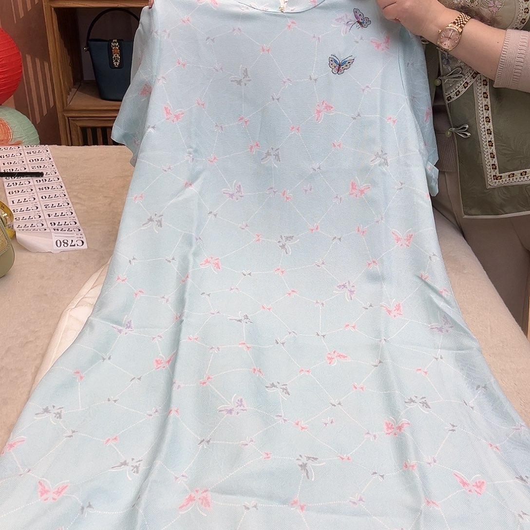 刺绣净胸围94以内穿裙子