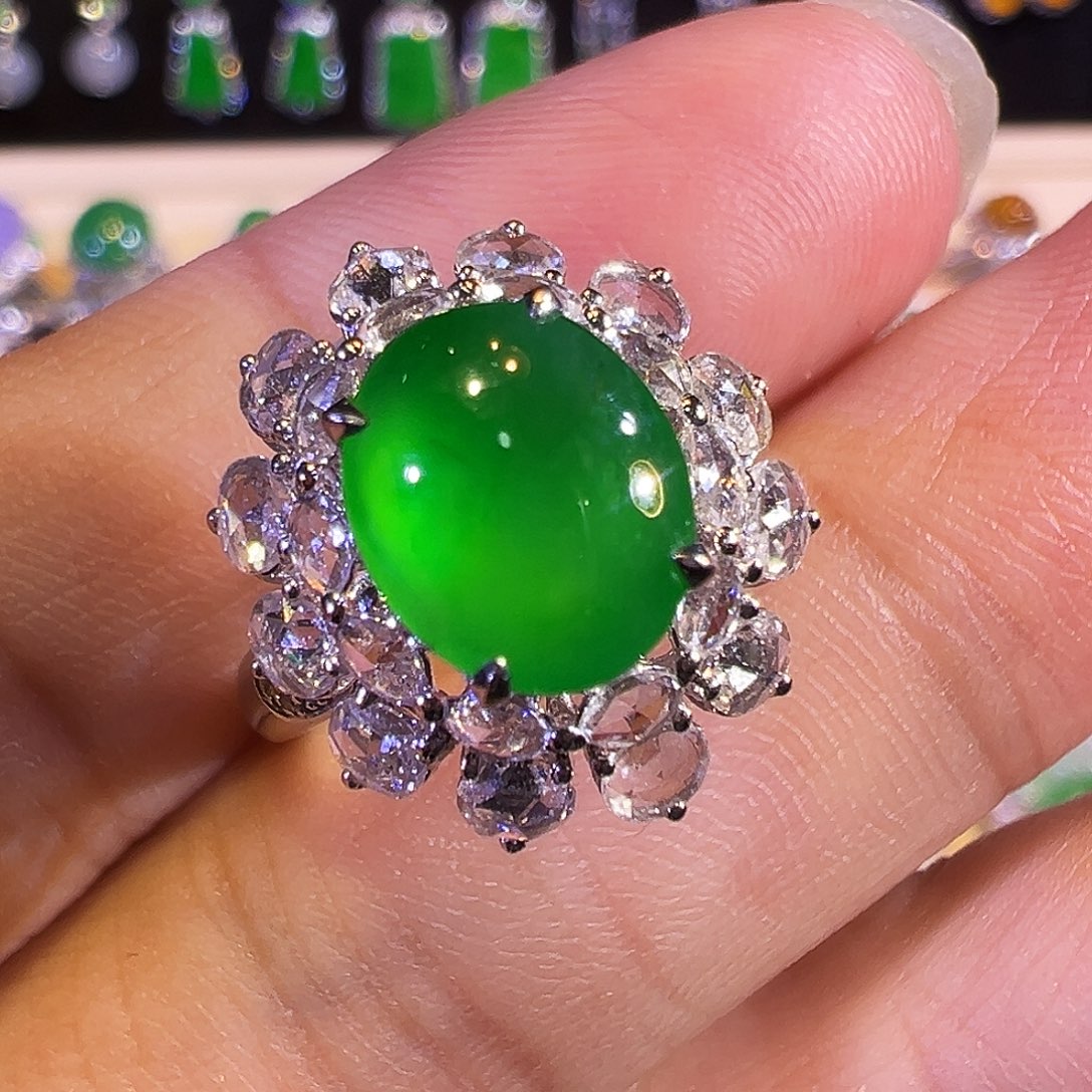 翡翠戒指18K金镶嵌高冰玻帝王色蛋面戒指