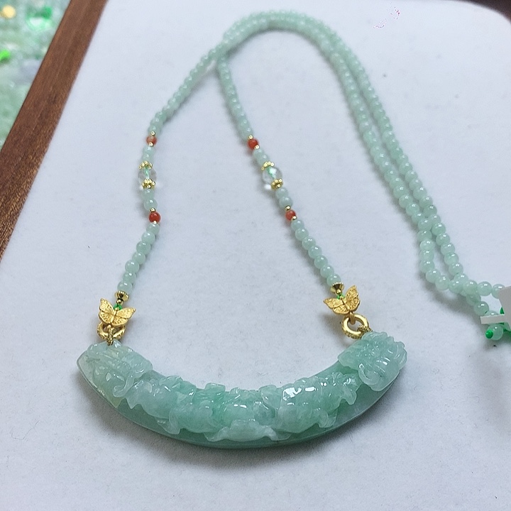 翡翠颈饰未镶嵌吊坠