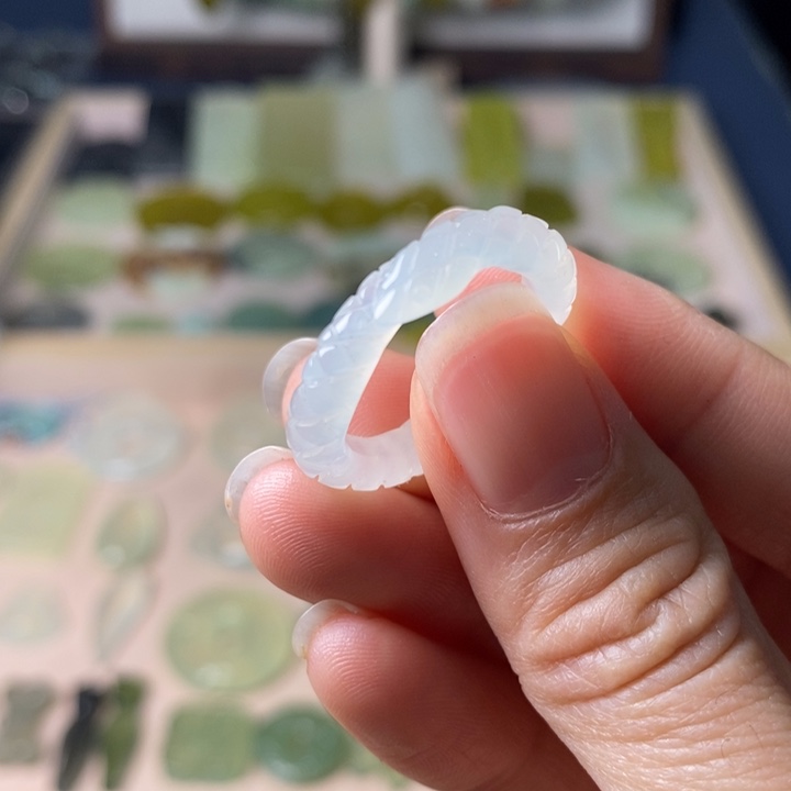 蛇纹石玉颈饰未镶嵌