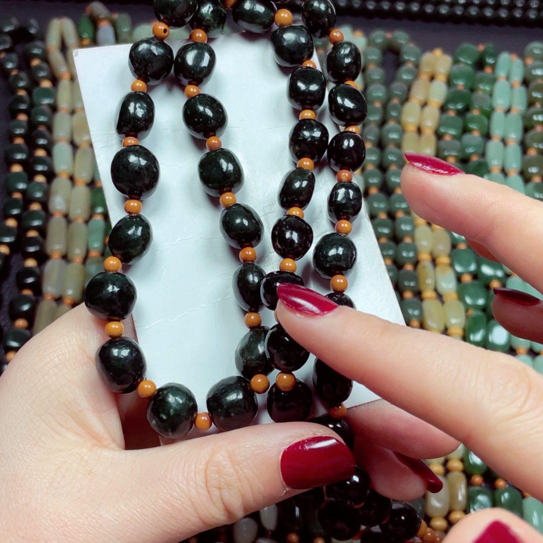 和田玉颈饰未镶嵌