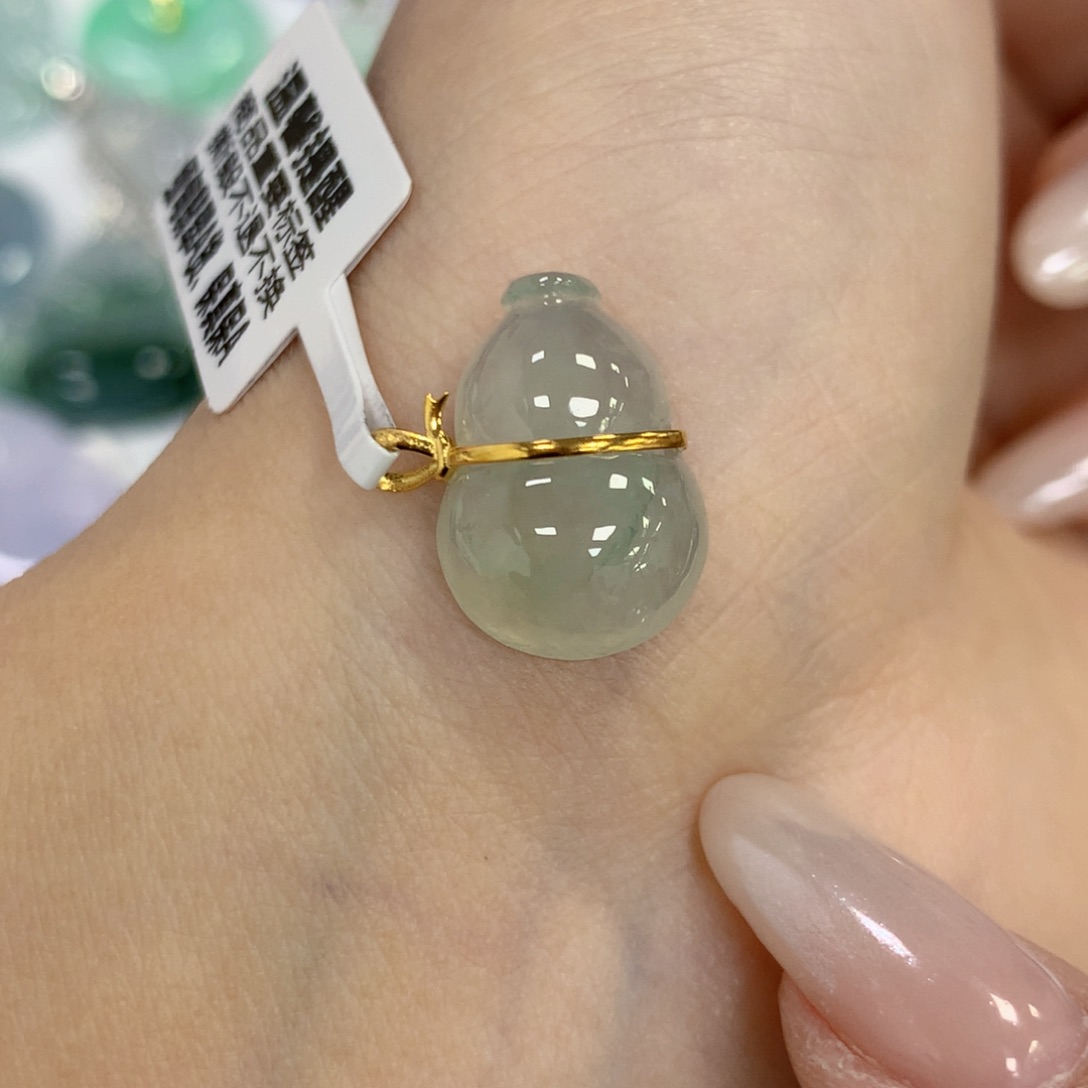 颈饰18K金镶嵌翡翠