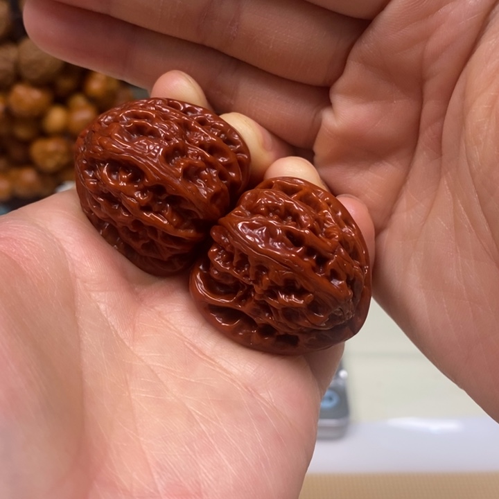 文玩核桃吊坠三角白