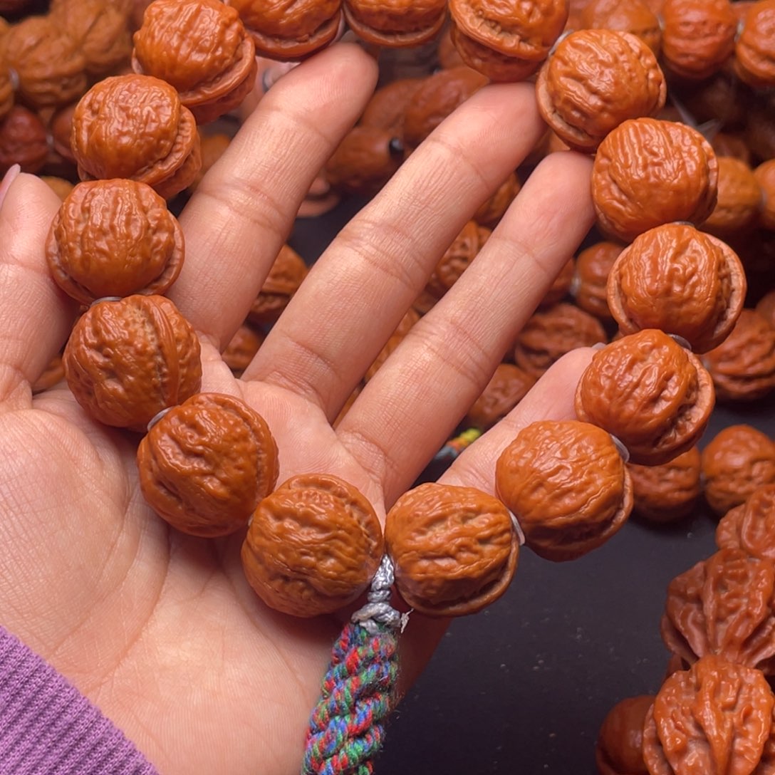 文玩核桃手串H****。一根筋富甲天下