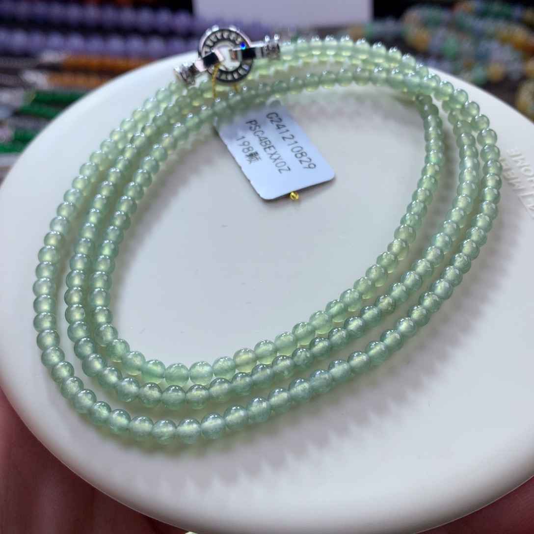 翡翠颈饰未镶嵌翡翠冰底橄榄色卡3.50+