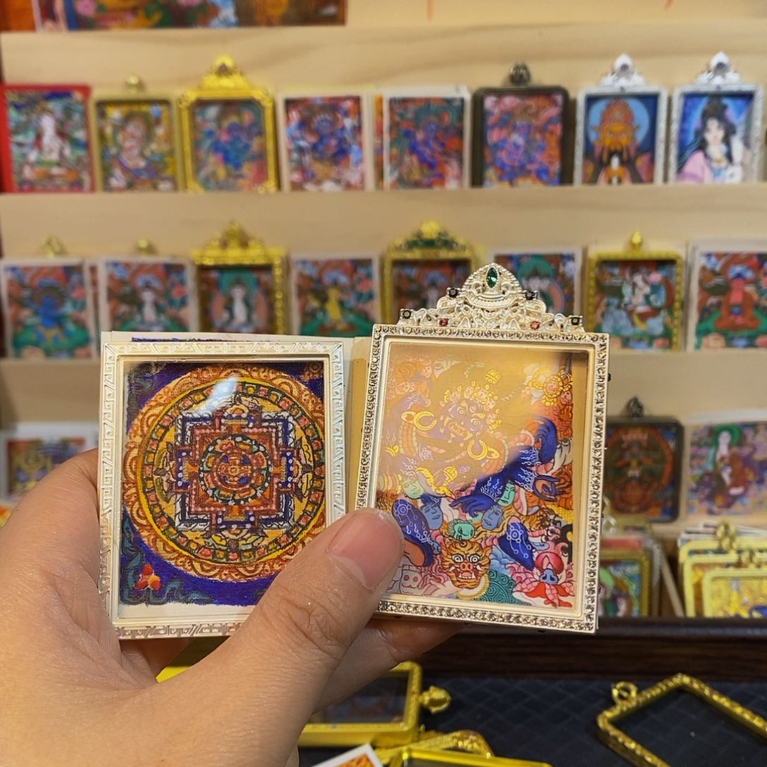 山***紫吊坠纯手绘六臂唐卡