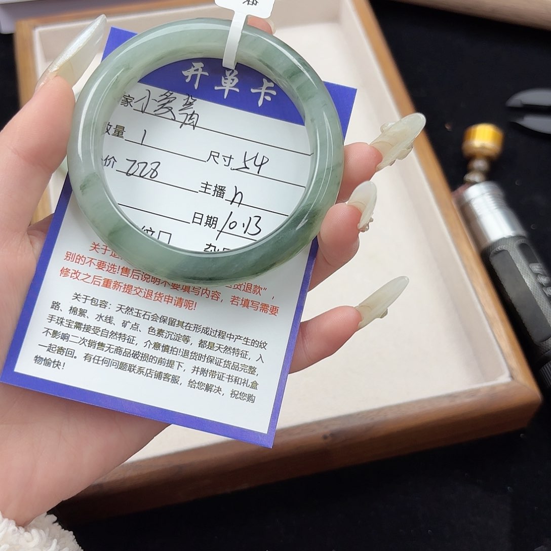 未镶嵌手镯石英岩玉小*酱