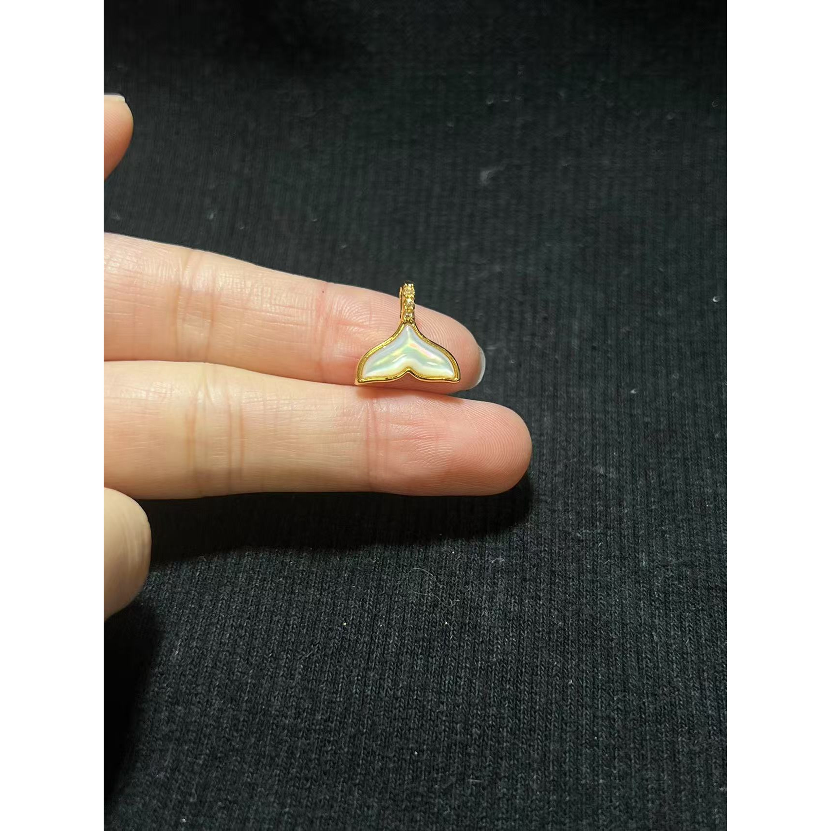 【MT】18K 金白贝鱼尾吊坠 白贝 赠链