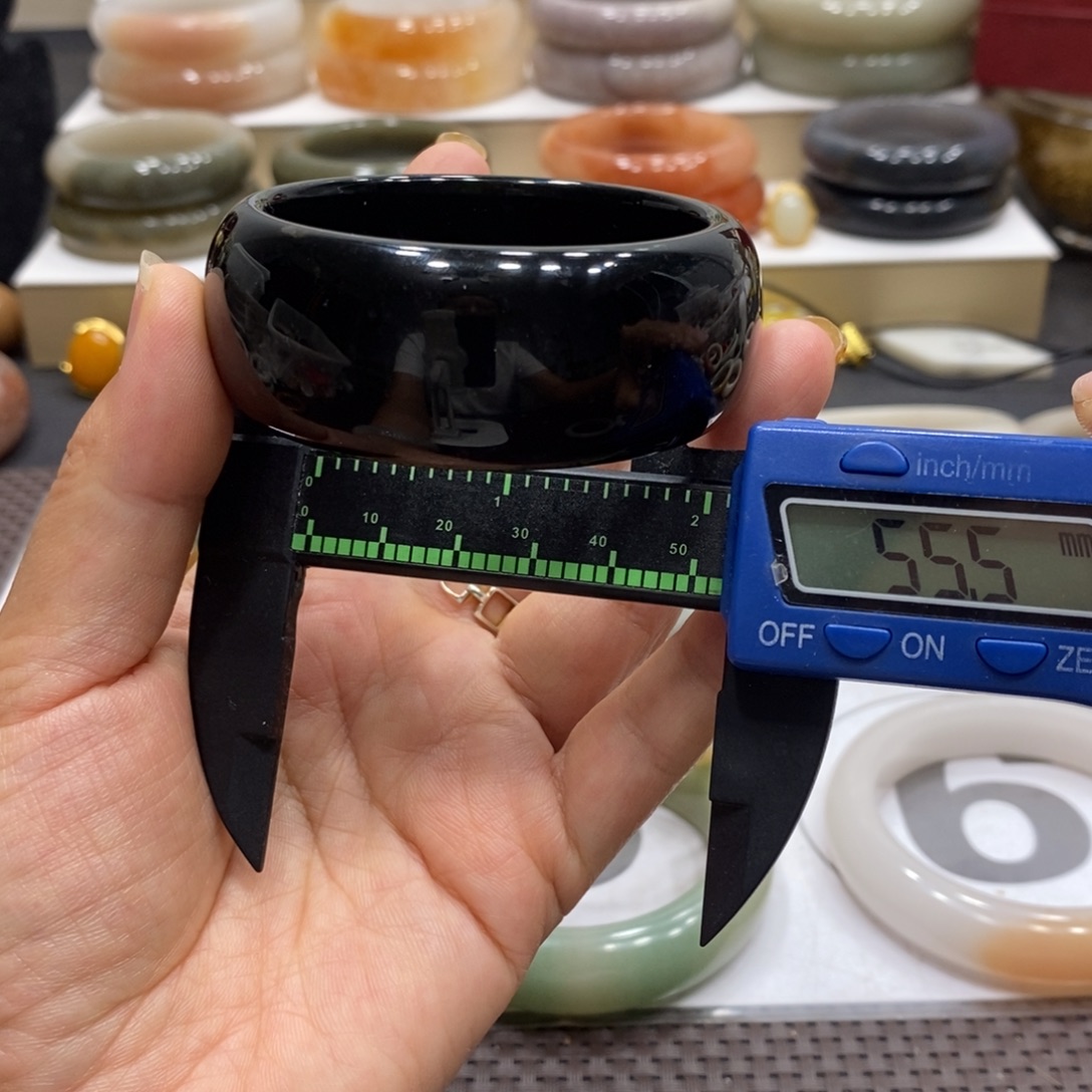 未镶嵌手镯石英岩玉