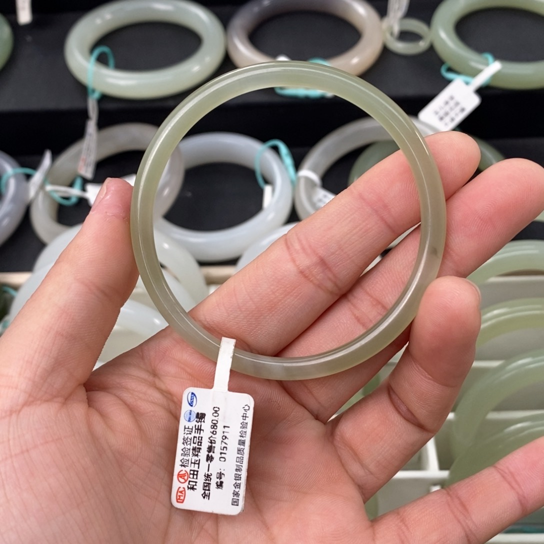 和田玉手镯未镶嵌57.58