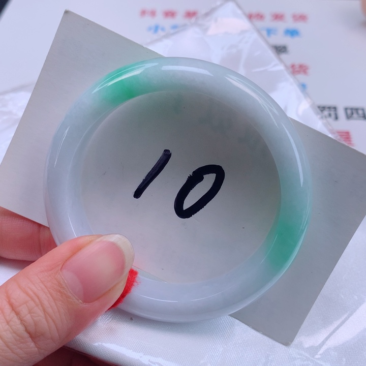 翡翠手镯未镶嵌正