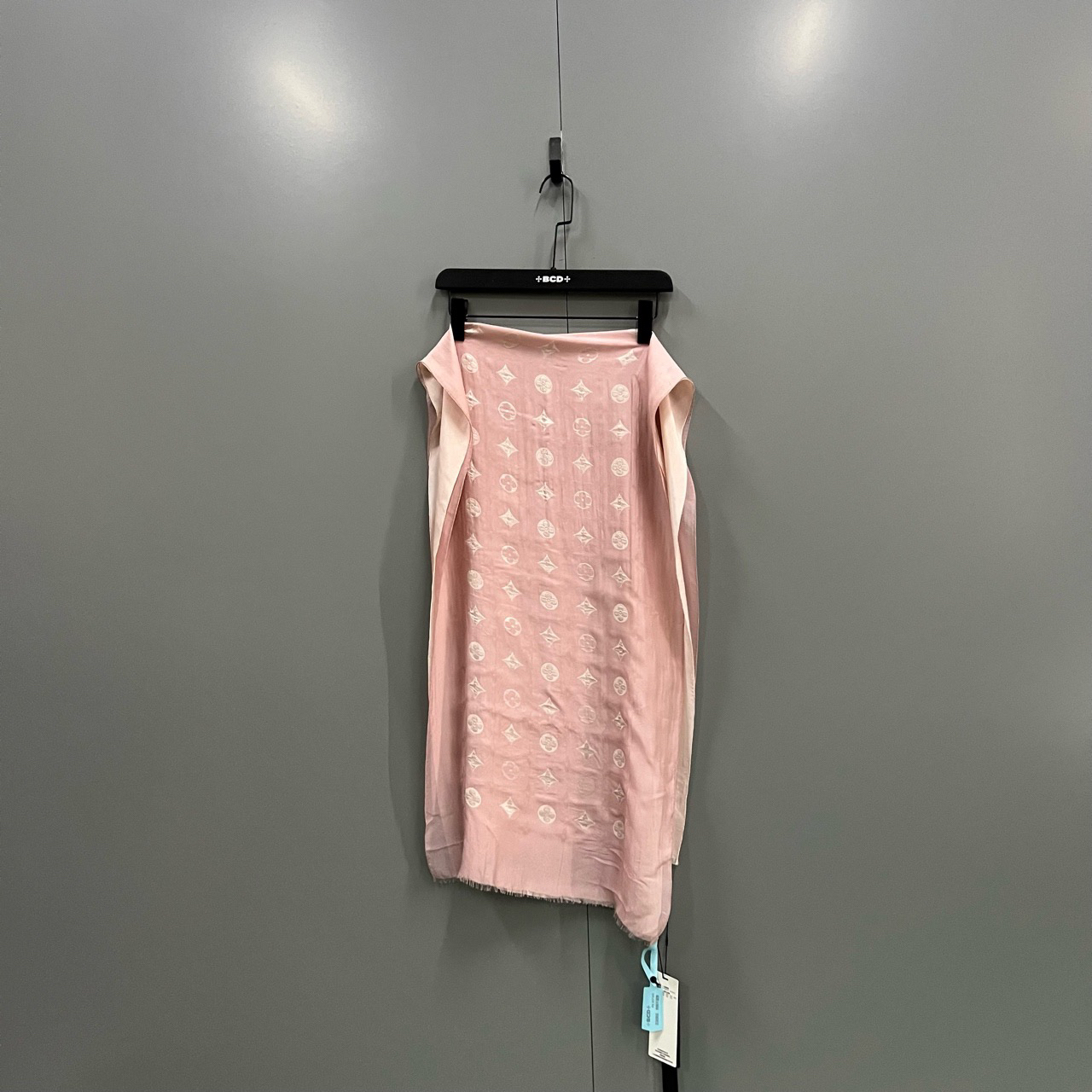 95新 LouisVuitton/路易威登 zt4 lv 双层老花满印围巾/207345