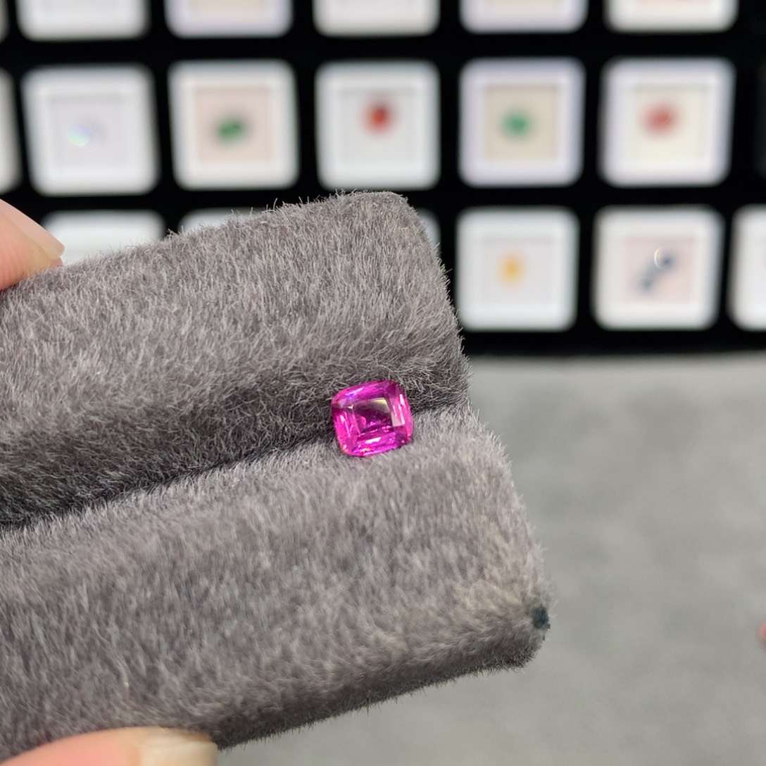 蓝宝石裸石5*5.3mm