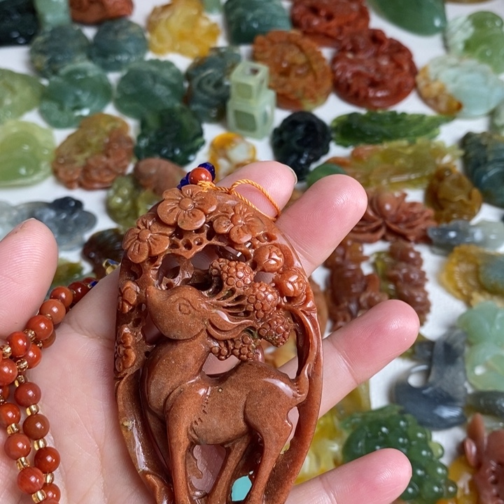 蛇纹石玉颈饰未镶嵌