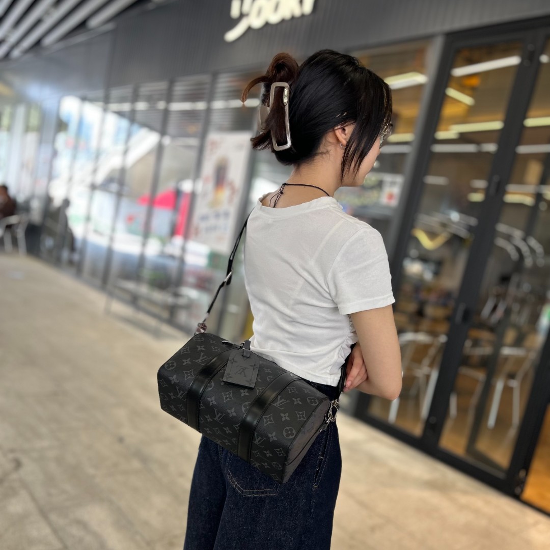 95新 LouisVuitton/路易威登 95新 路易威登 斜挎包 黑武士v