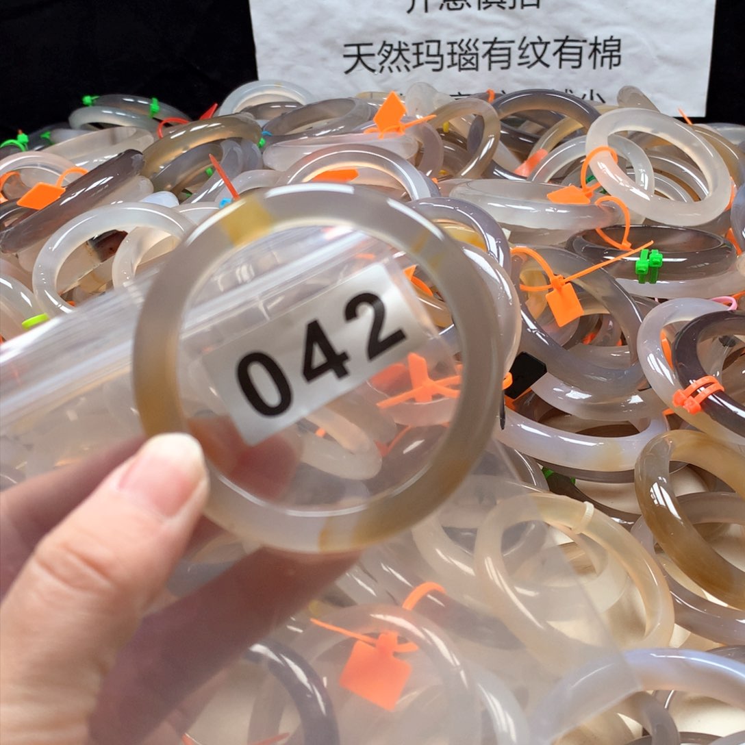 玛瑙/玉髓手镯未镶嵌