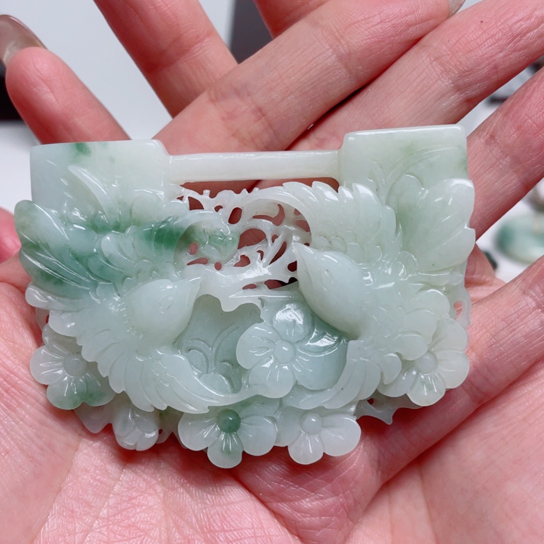 k***8透闪石-蛇纹石玉未镶嵌颈饰