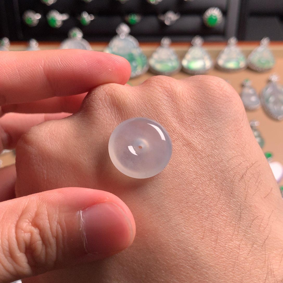 翡翠吊坠(赠链)未镶嵌