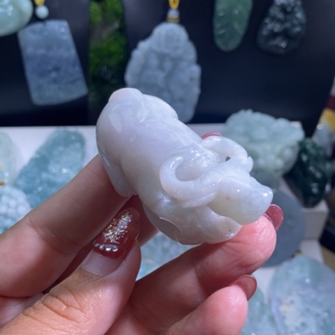 【闪购商品】颈饰未镶嵌翡翠牛