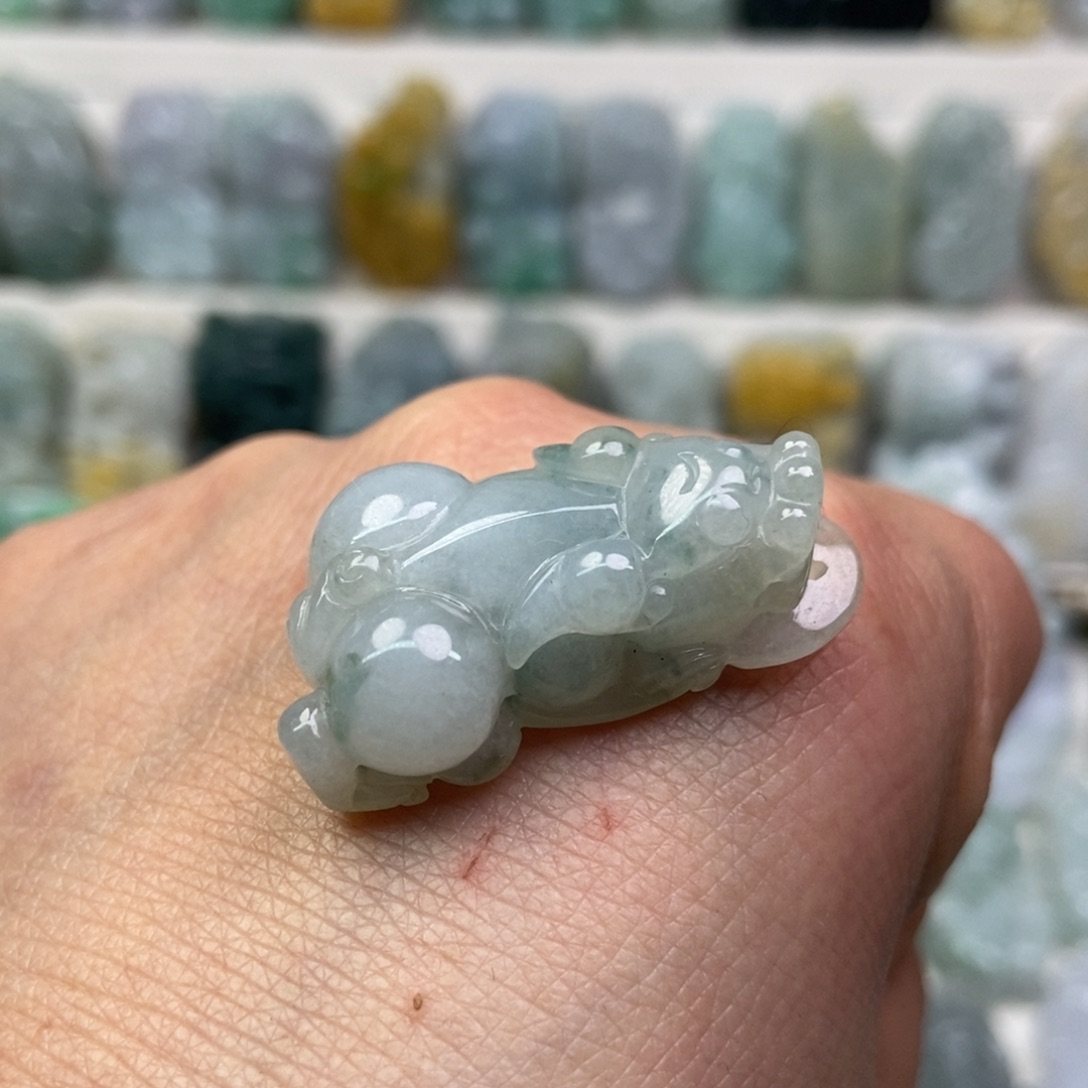 翡翠吊坠(赠链)未镶嵌