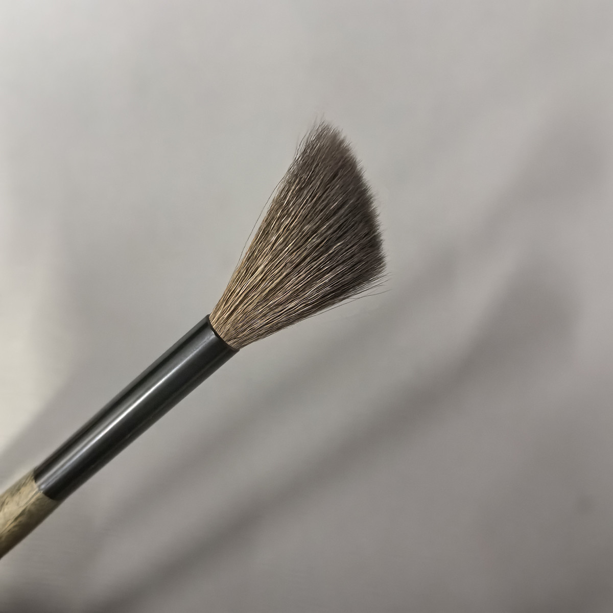 斜坡型小号局部腮红刷高光刷精准提亮毛房刷细嫩羊毛动物毛绿檀柄