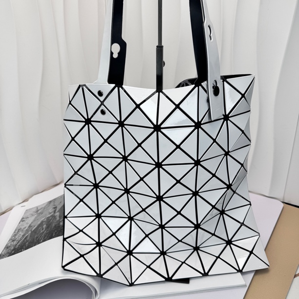 95新 Issey Miyake/三宅一生 6格托特包/8696