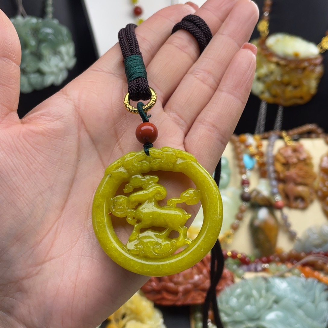 未镶嵌蛇纹石玉颈饰