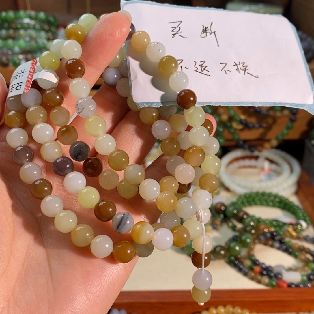 小***朱和田玉未镶嵌颈饰