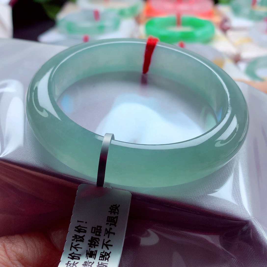 翡翠手镯未镶嵌飞*儿师妹冰胶无结构冰蓝晴分单