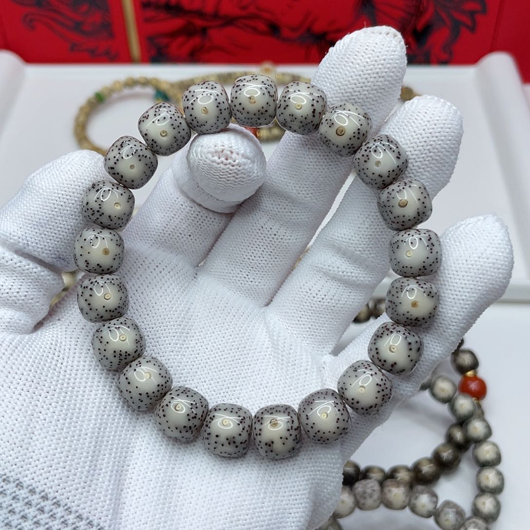 星月菩提手串27。11/10深灰黄金瞳